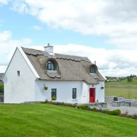 Ballyglass Thatched * Knockcroghery
